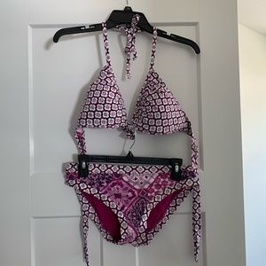 Bahama. Like new bikini set with reversible top. Size medium. Like new condition